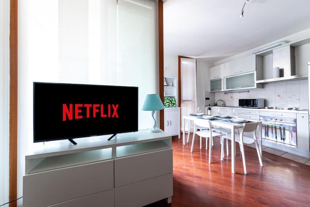 Appartamento Caterina A 5 Minuti Da Milano Fiere E San Siro Con Wifi-Netflix-Free Parking Exteriör bild