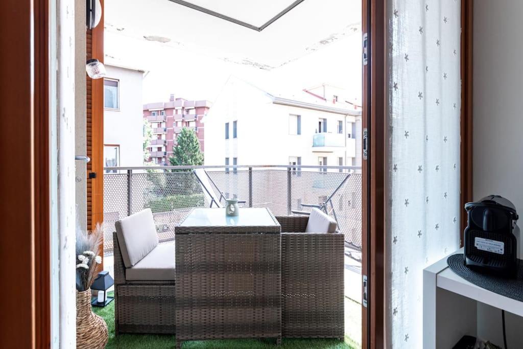 Appartamento Caterina A 5 Minuti Da Milano Fiere E San Siro Con Wifi-Netflix-Free Parking Exteriör bild