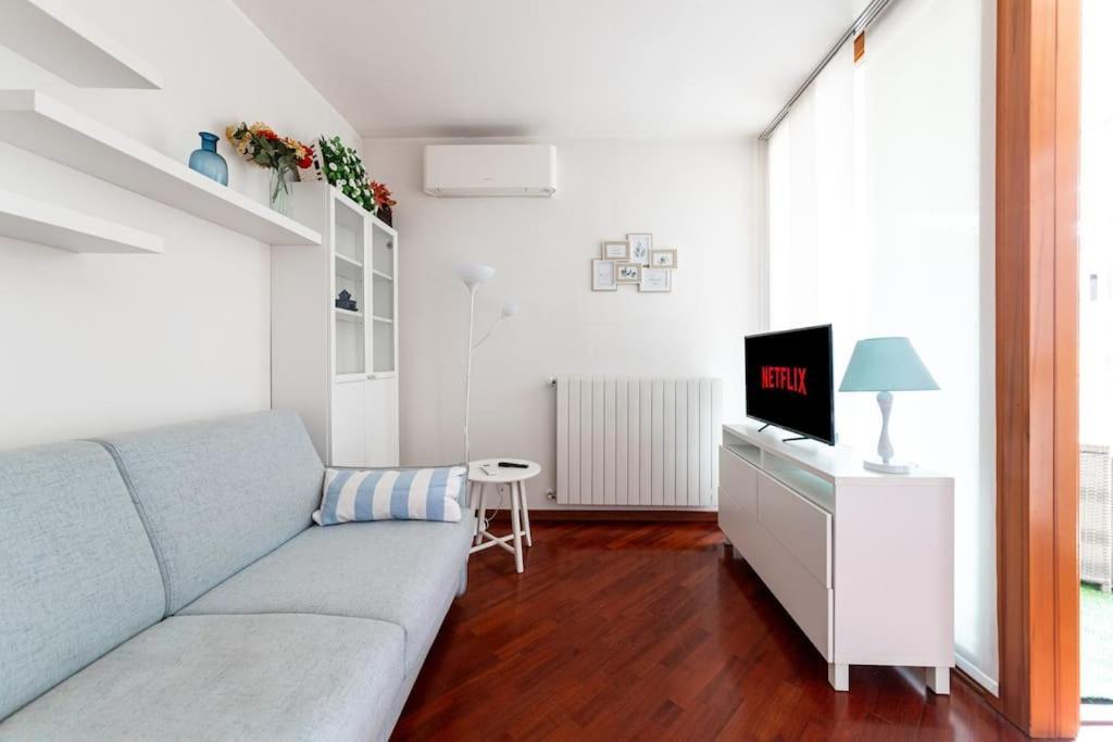 Appartamento Caterina A 5 Minuti Da Milano Fiere E San Siro Con Wifi-Netflix-Free Parking Exteriör bild