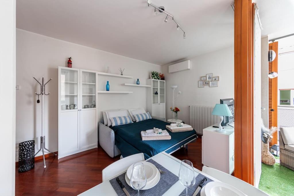 Appartamento Caterina A 5 Minuti Da Milano Fiere E San Siro Con Wifi-Netflix-Free Parking Exteriör bild