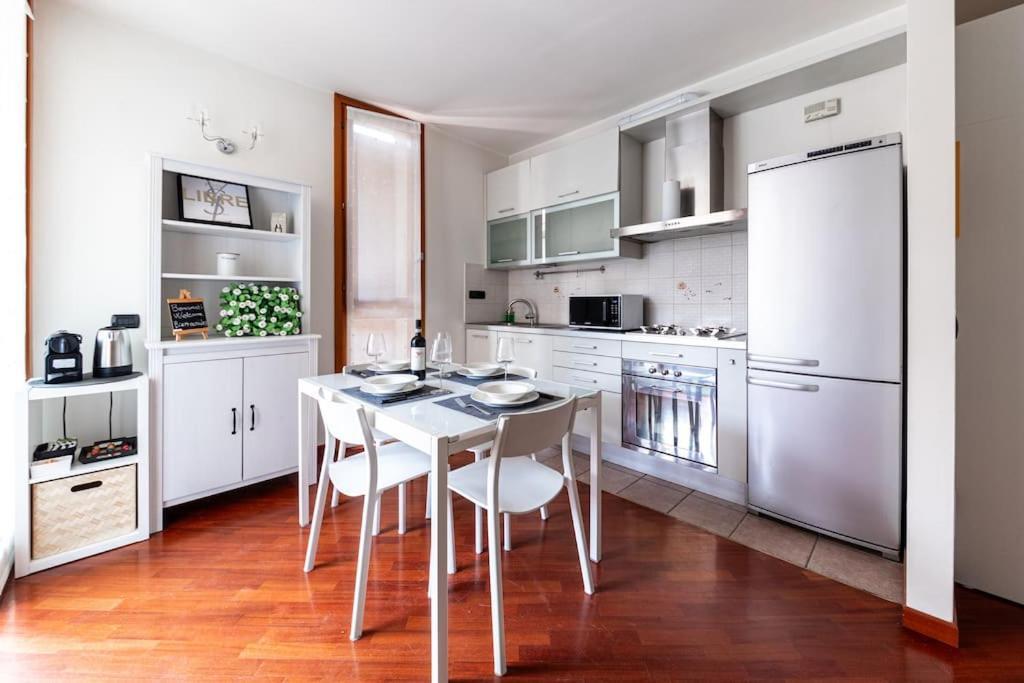 Appartamento Caterina A 5 Minuti Da Milano Fiere E San Siro Con Wifi-Netflix-Free Parking Exteriör bild